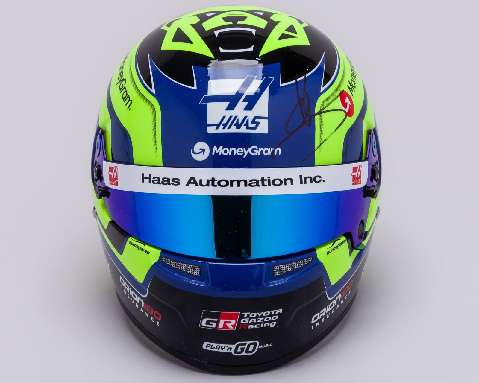 Oliver Bearman 2025 Signed Haas 1:2 Scale Bell Helmet: Oliver Bearman 2025 Signed Haas 1:2 Scale Bell Helmet.This 2025 Haas 1:2 Scale Bell Helmet has been personally signed by Oliver Bearman.Complete in the original Bell Helmet box.