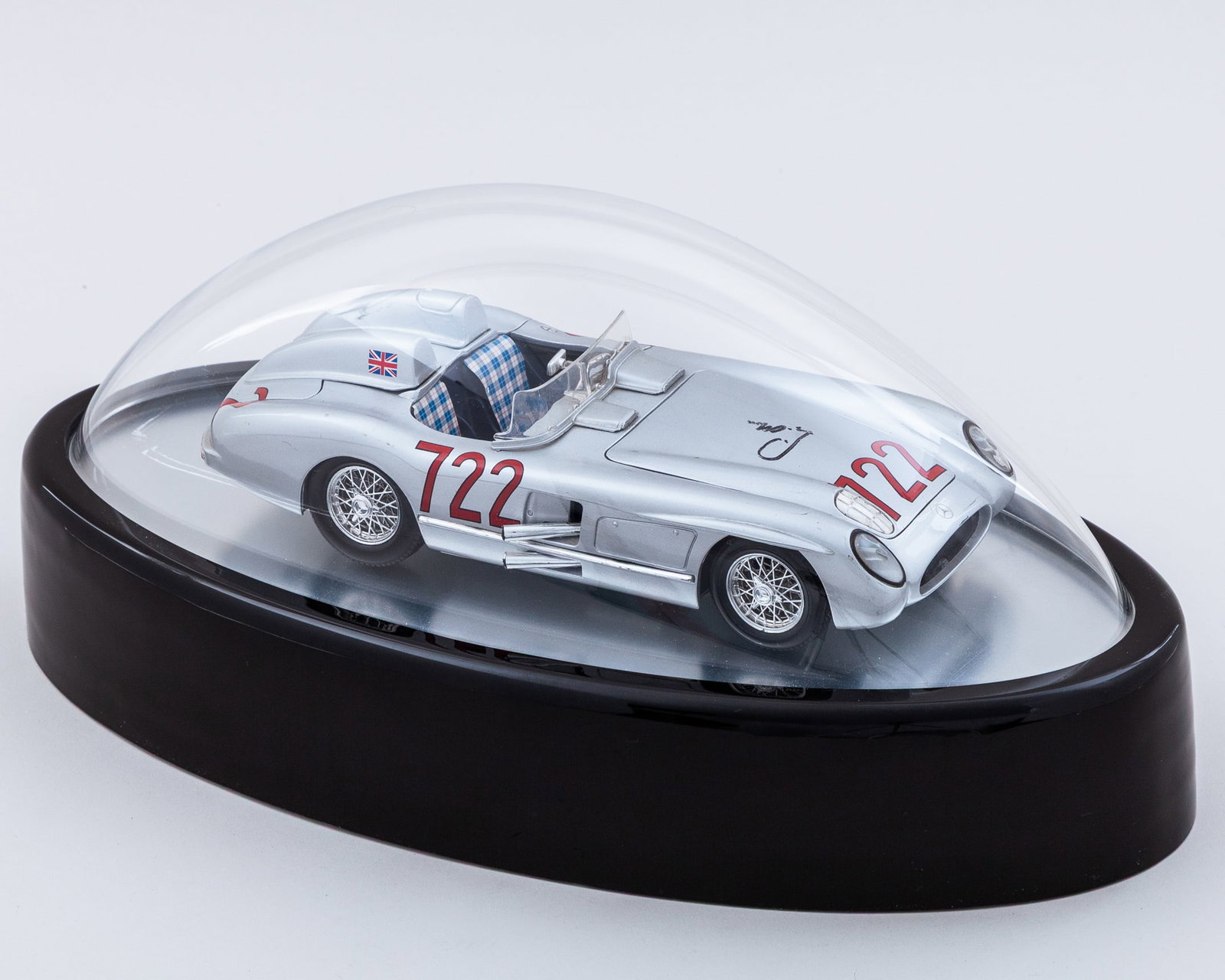 Stirling Moss Signed 722 1:18 Scale Model Car Display (1 of 5)