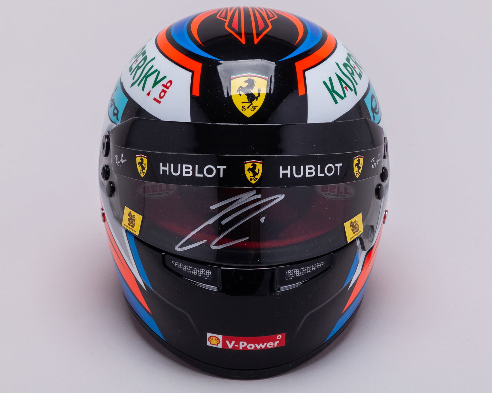Kimi Raikkonen 2018 Signed Ferrari 1:2 Scale Bell Helmet: Kimi Raikkonen 2018 Signed Ferrari 1:2 Scale Bell Helmet.This 2018 Ferrari 1:2 scale Bell Helmet has been personally signed by the 2007 F1 World Champion.Complete in the original helmet box.