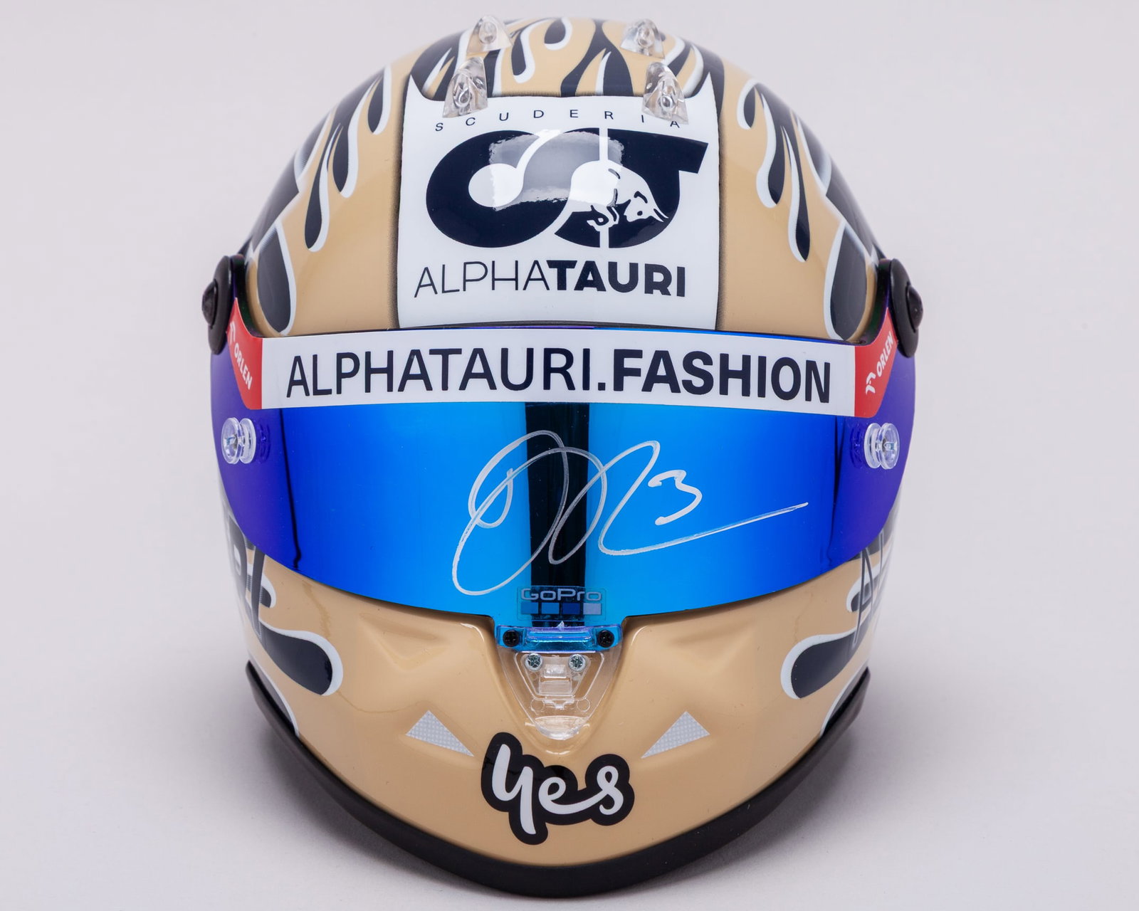Daniel Ricciardo 2023 Signed Scuderia AlphaTauri 1:2 Scale Schuberth Helmet: Daniel Ricciardo 2023 Signed Scuderia AlphaTauri 1:2 Scale Schuberth Helmet.This 1:2 scale Schuberth?helmet has been hand signed by F1 fan favourite Daniel Ricciardo.Complete in the original Schuberth
