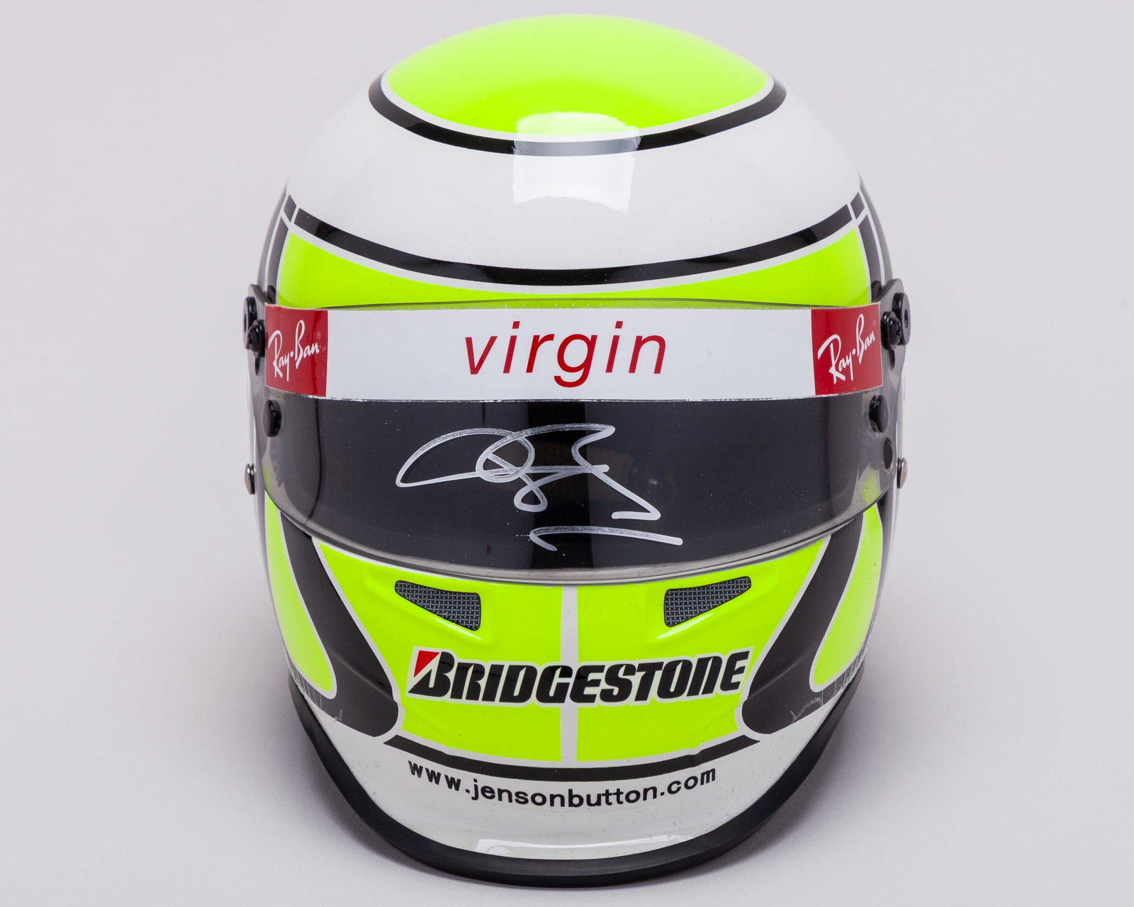Jenson Button 2009 Signed Brawn GP 1:2 Scale Bell Helmet: Jenson Button 2009 Signed Brawn GP 1:2 Scale Bell Helmet.This 2009 Brawn GP 1:2 scale Bell Helmet has been hand signed by F1 World Champion Jenson Button.Complete in the original Bell Helmet box.
