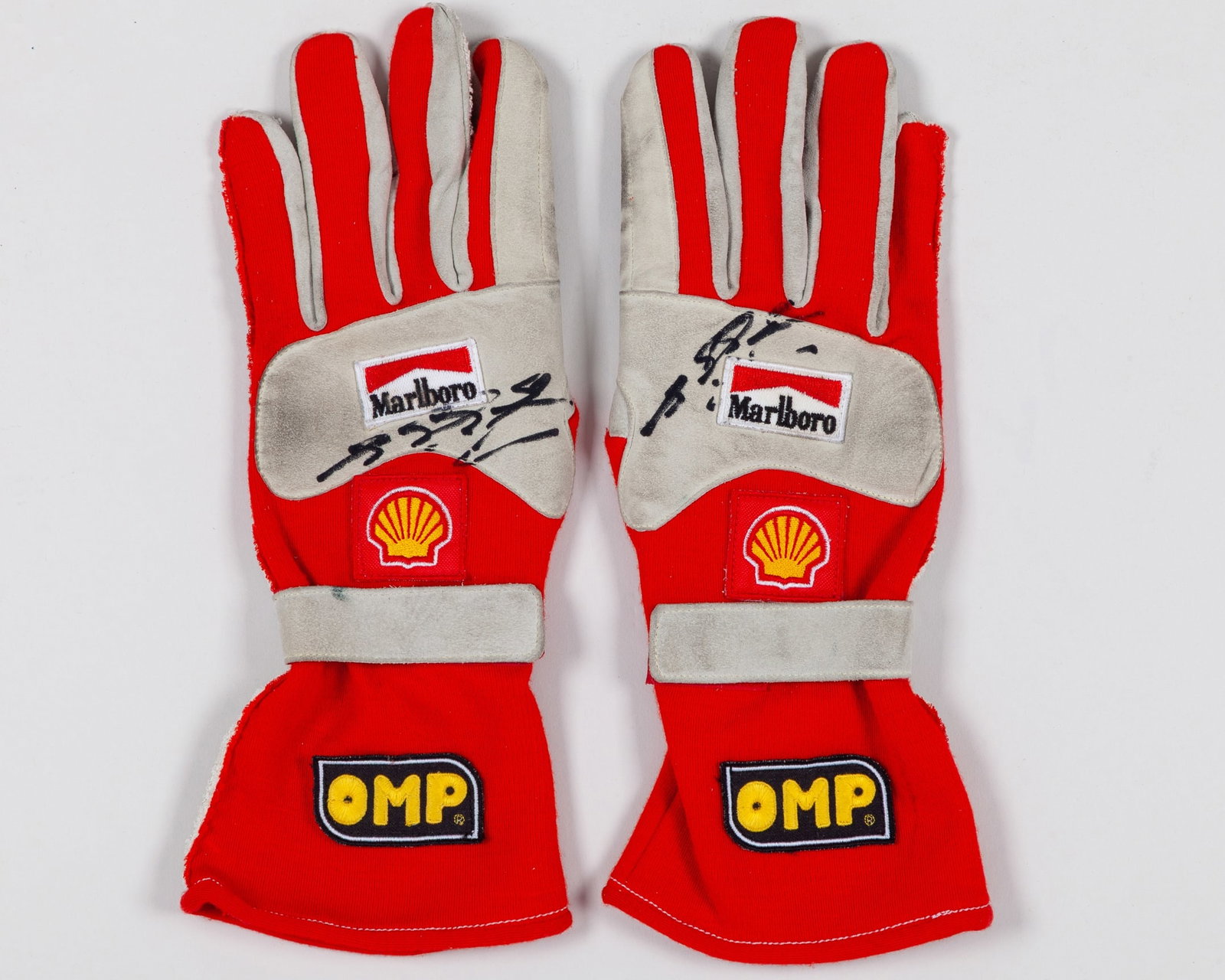 Michael Schumacher 2000 Signed Ferrari Used Gloves: Michael Schumacher 2000 Signed Ferrari Used Gloves.This pair of race-used Ferrari gloves were worn and signed by 7-time F1 World Champion Michael Schumacher during his landmark 2000 Formula One World 