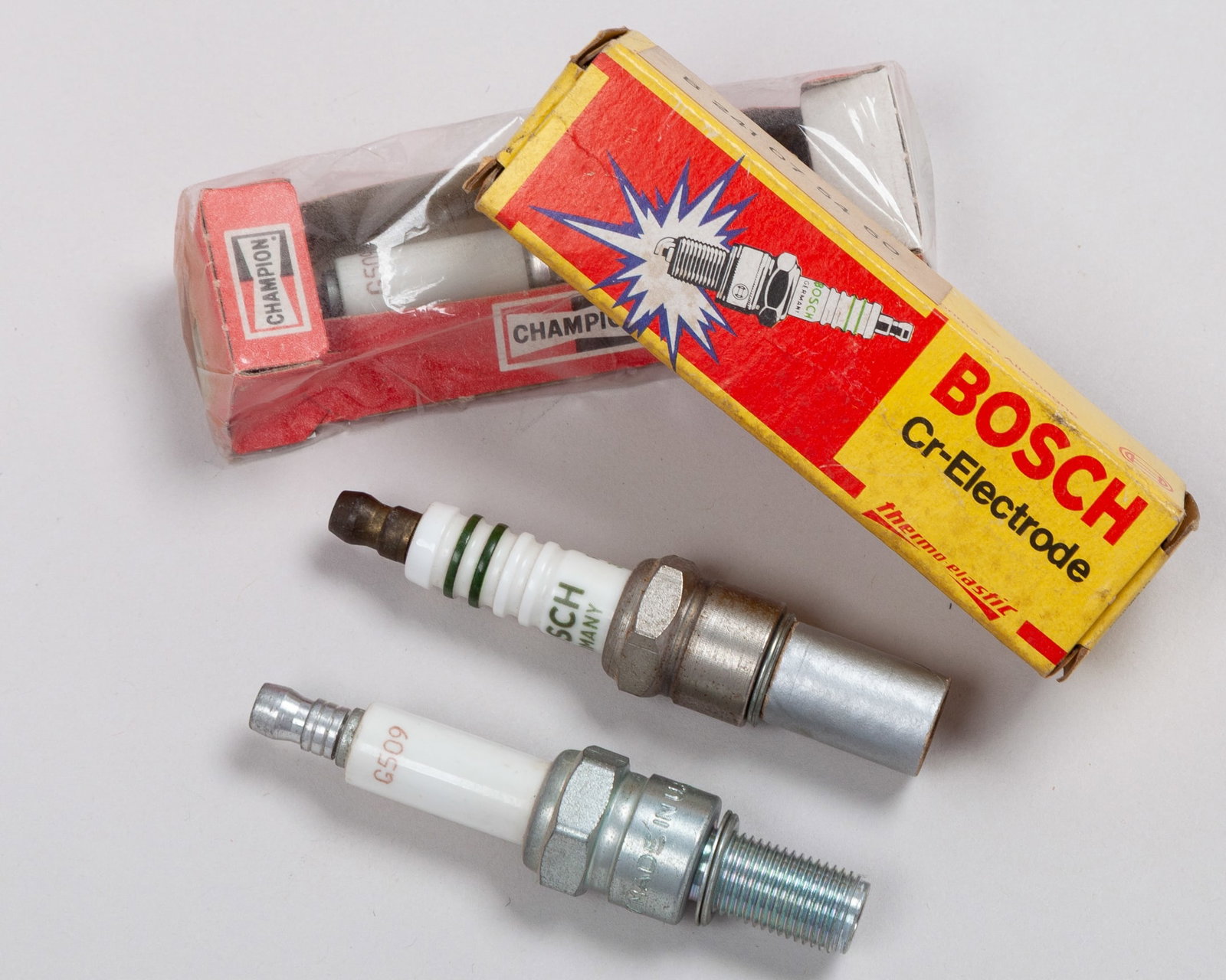 Benetton New & Used F1 Spark Plugs Champion (Ford) & Bosch (BMW) (1 of 3)
