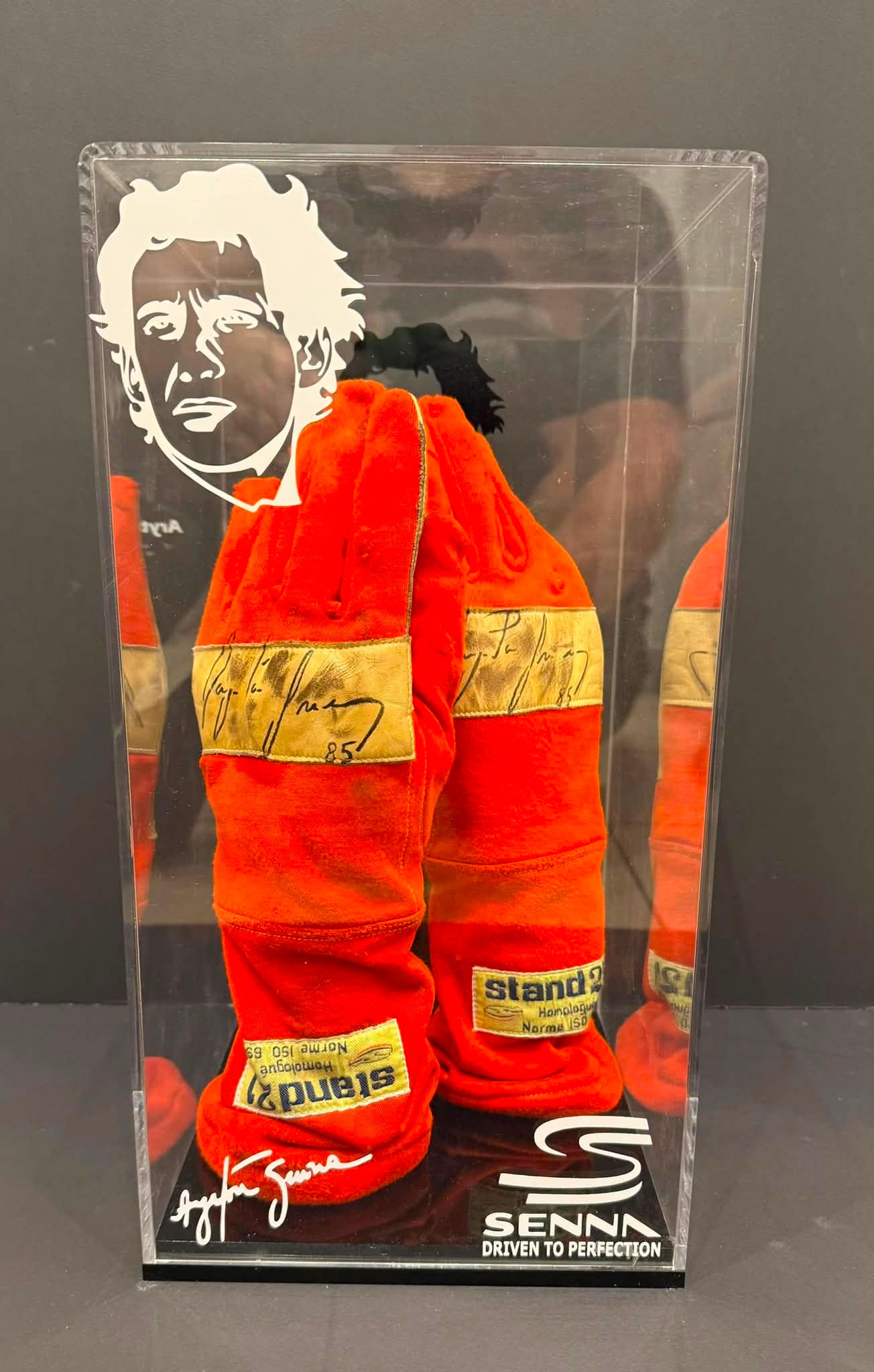 Ayrton Senna 1985 Signed John Player Special Team Lotus Used Gloves: Ayrton Senna 1985 Signed John Player Special Team Lotus Used Gloves.This is a pair of race-used gloves was worn by Ayrton Senna during the 1985 Formula One World Championship season while driving for 