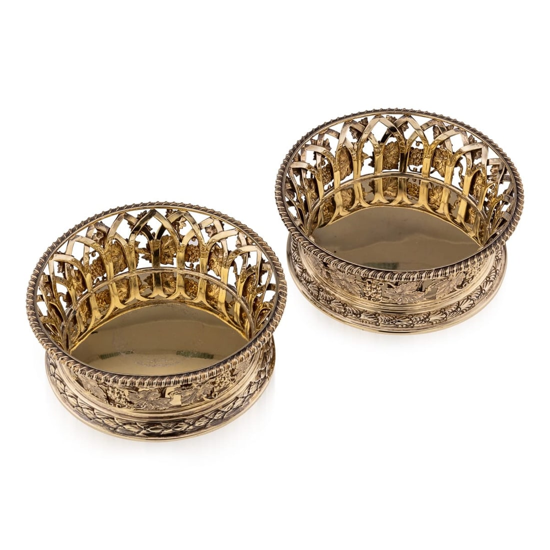 ANTIQUE 20thC EDWARDIAN SILVER GILT PAIR OF WINE COASTERS, LONDON c.1904: NOTE TO BUYER: THIS IS A TIMED AUCTION. The first lot closes at 19:00 GMT, and each following lot closes 30 seconds later. If a bid is placed near the end, that lot’s closing time will extend au