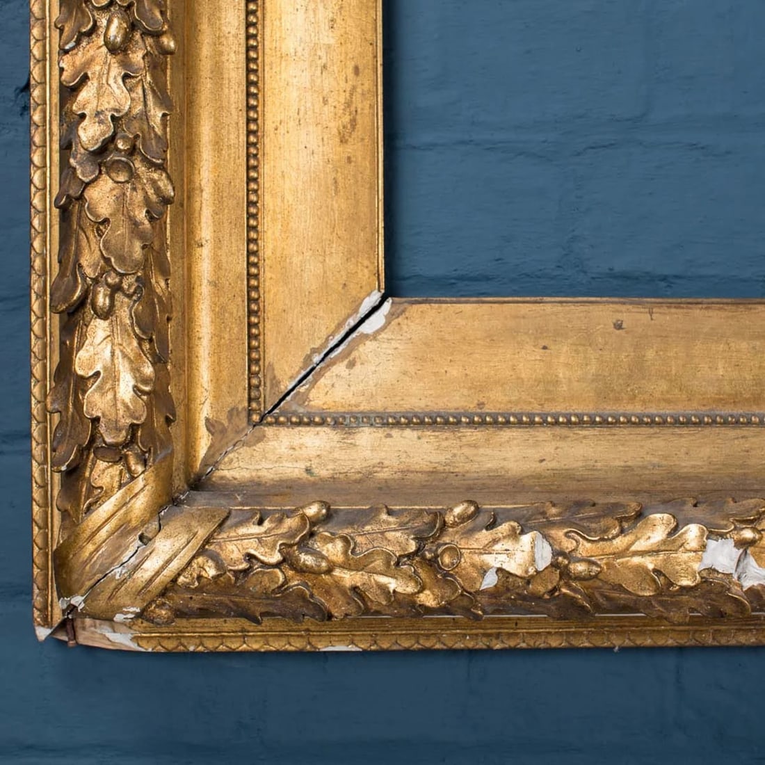 ANTIQUE 19thC ENGLISH LARGE WOOD & PLASTER FRAME WITH ACORNS & ACANTHUS LEAVES IN GOLD LEAF - 3