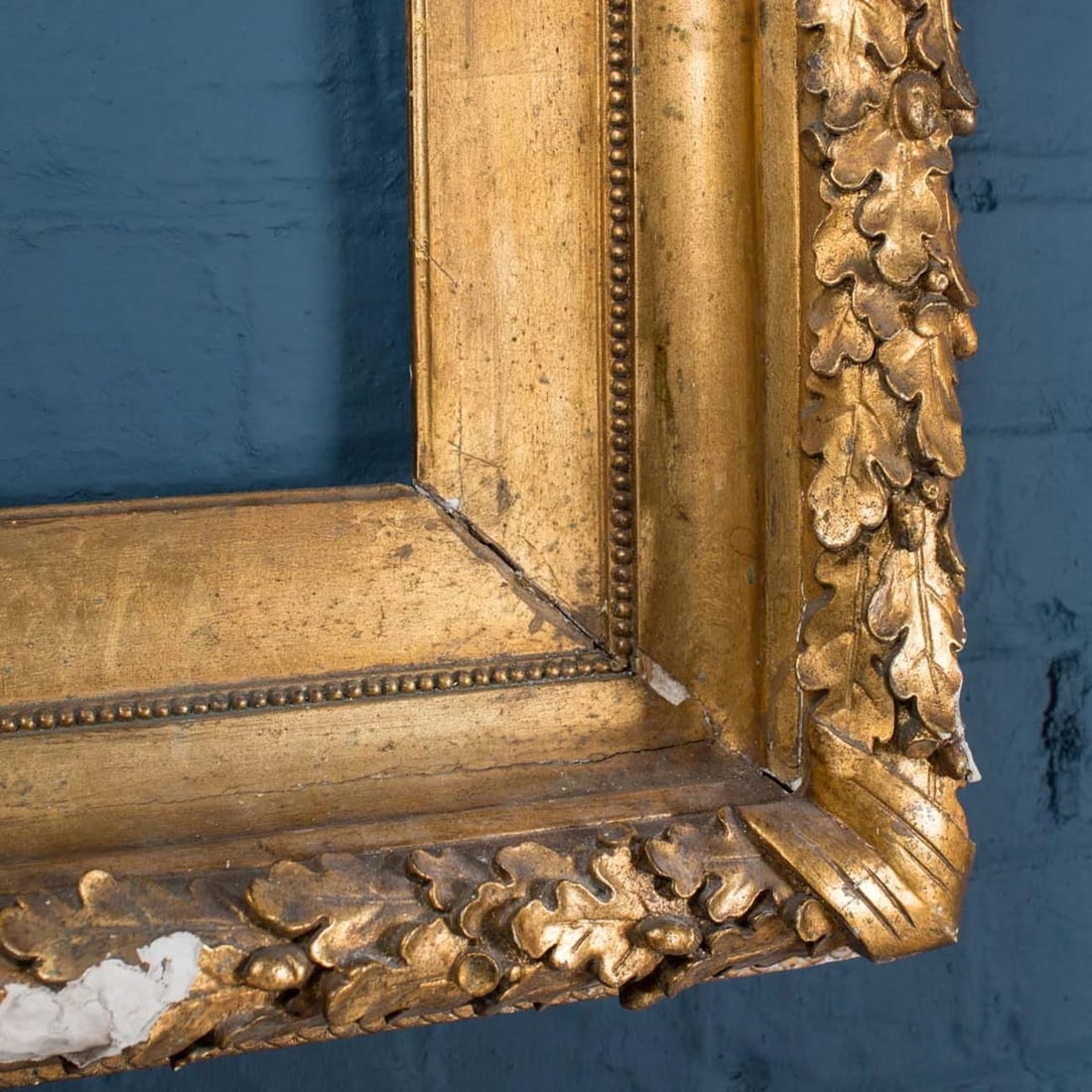 ANTIQUE 19thC ENGLISH LARGE WOOD & PLASTER FRAME WITH ACORNS & ACANTHUS LEAVES IN GOLD LEAF - 4