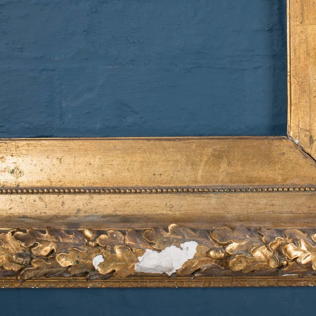 ANTIQUE 19thC ENGLISH LARGE WOOD & PLASTER FRAME WITH ACORNS & ACANTHUS LEAVES IN GOLD LEAF - 6
