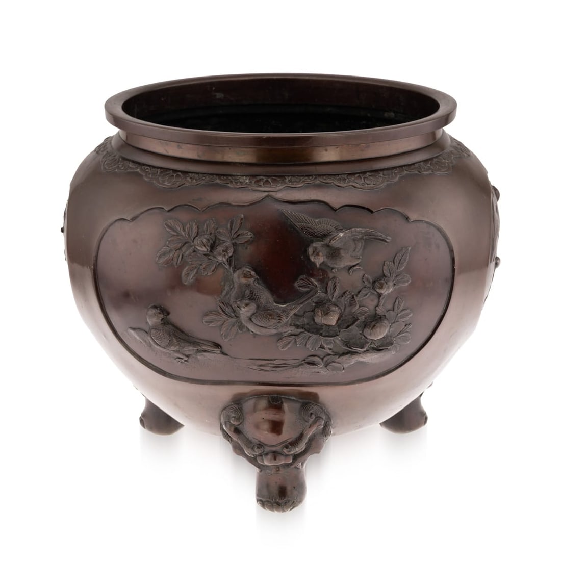 ANTIQUE 19thC JAPANESE MEIJI PERIOD LARGE BRONZE MYTHOLOGICAL JARDINIÈRE C.1890: Antique 19th Century Japanese Meiji period large bronze mythological jardinière. Raised on three tall feet formed as mythological creatures, the body decorated with three panels enclosing