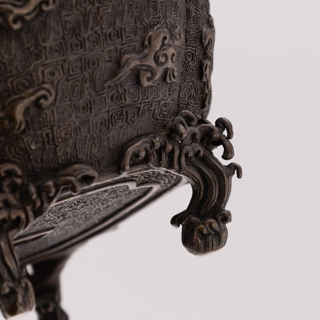 ANTIQUE 19thC JAPANESE BRONZE VESSEL IN THE STYLE OF THE 17thC EDO PERIOD - 18