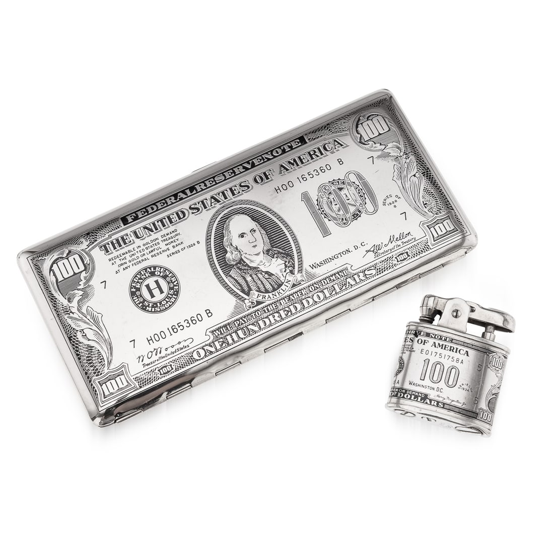 20thC AMERICAN SILVER-PLATED CIGARETTE CASE & LIGHTER SHAPED AS A HUNDRED DOLLAR BILL: A superb 20th Century American silver plated cigarette case and lighter. Designed to resemble a $100 note, the case features Benjamin Franklin (1706–1790) who was an American polymath—scie