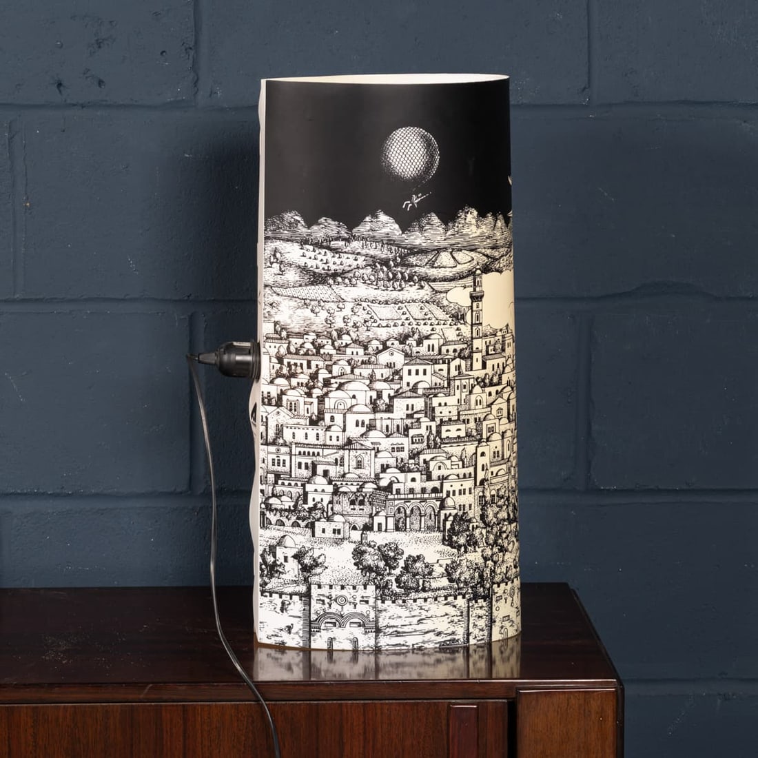 VINTAGE 20thC ITALIAN FORNASETTI "LUNA CITTÀ" TABLE LAMP BY ANTONANGELI - 7