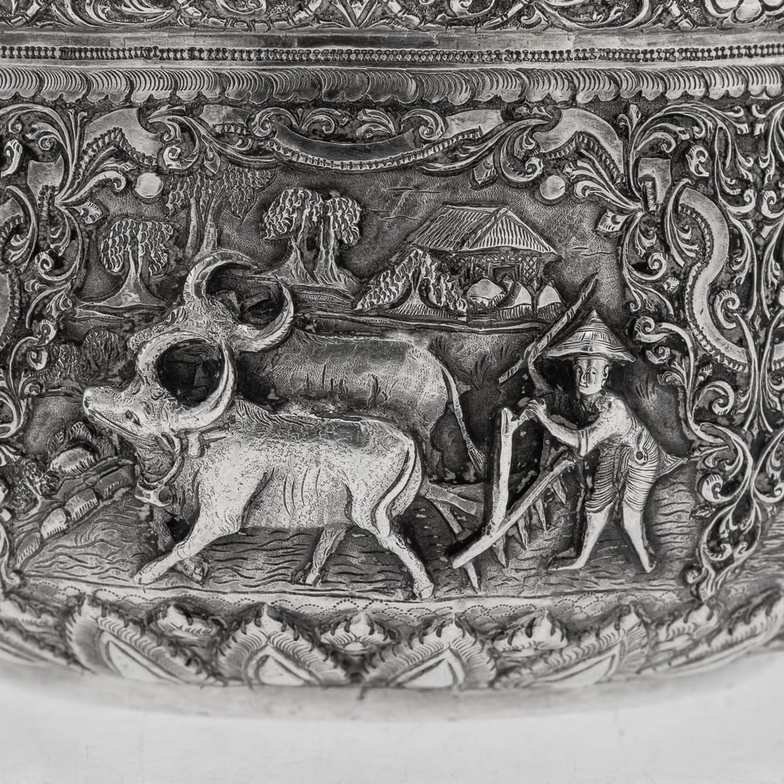 ANTIQUE 20thC BURMESE REPOUSSÉ SOLID SILVER "JATAKA TALES" BOWL c.1910 - 14