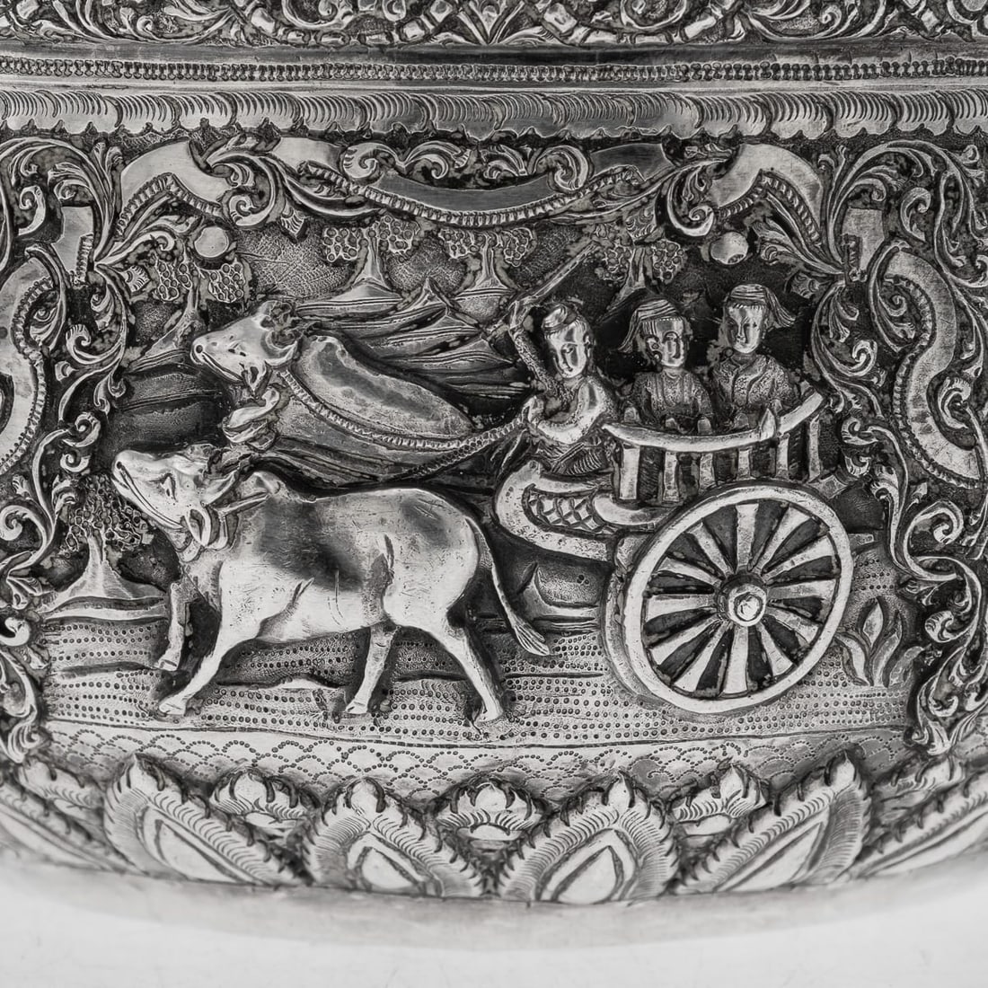 ANTIQUE 20thC BURMESE REPOUSSÉ SOLID SILVER "JATAKA TALES" BOWL c.1910 - 17
