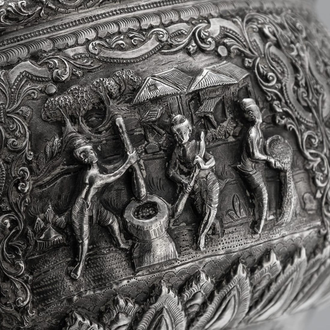 ANTIQUE 20thC BURMESE REPOUSSÉ SOLID SILVER "JATAKA TALES" BOWL c.1910 - 20