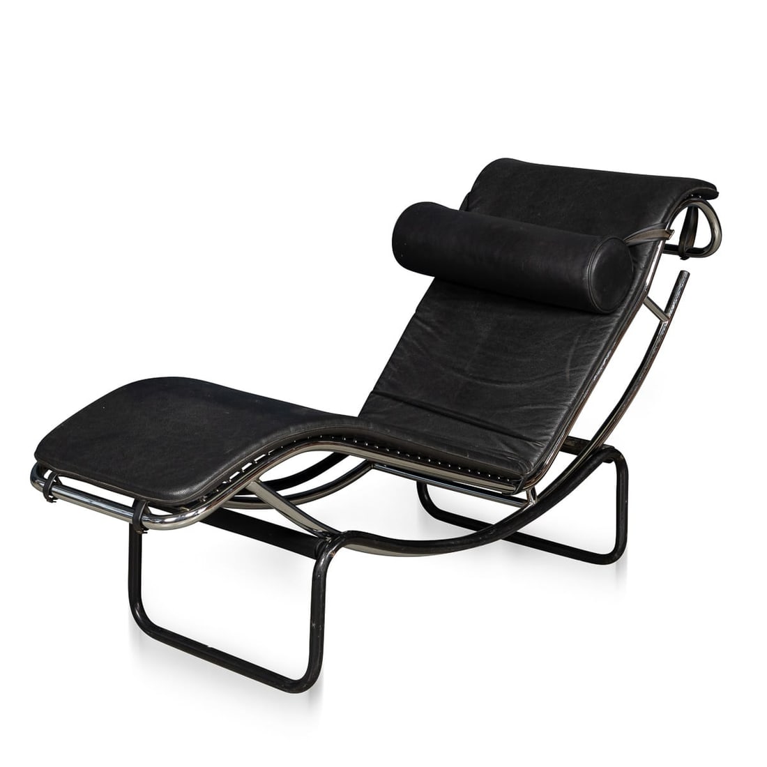 20thC ITALIAN BLACK LEATHER CHAISE LOUNGE AFTER LE CORBUSIER c.1980: An elegant day bed or chaise longue, executed in the style of Le Corbusier's iconic LC4, features a sleek black leather lounger with a matching pillow, supported by a tubular metal frame resting on a