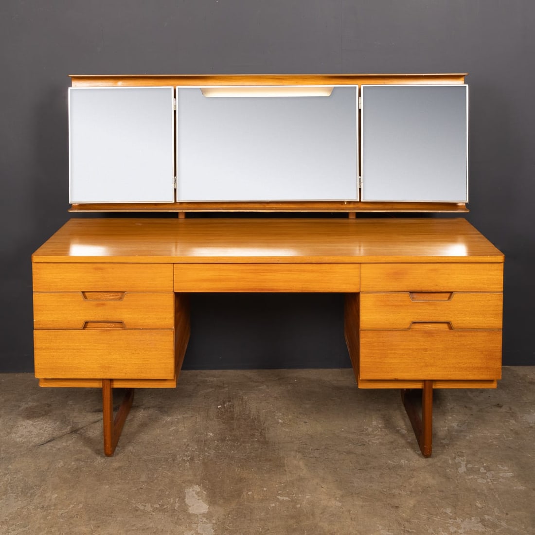 VINTAGE 20thC ENGLISH "Q" DRESSING TABLE BY GUNTHER HOFFSTEAD FOR UNIFLEX c.1960 - 2