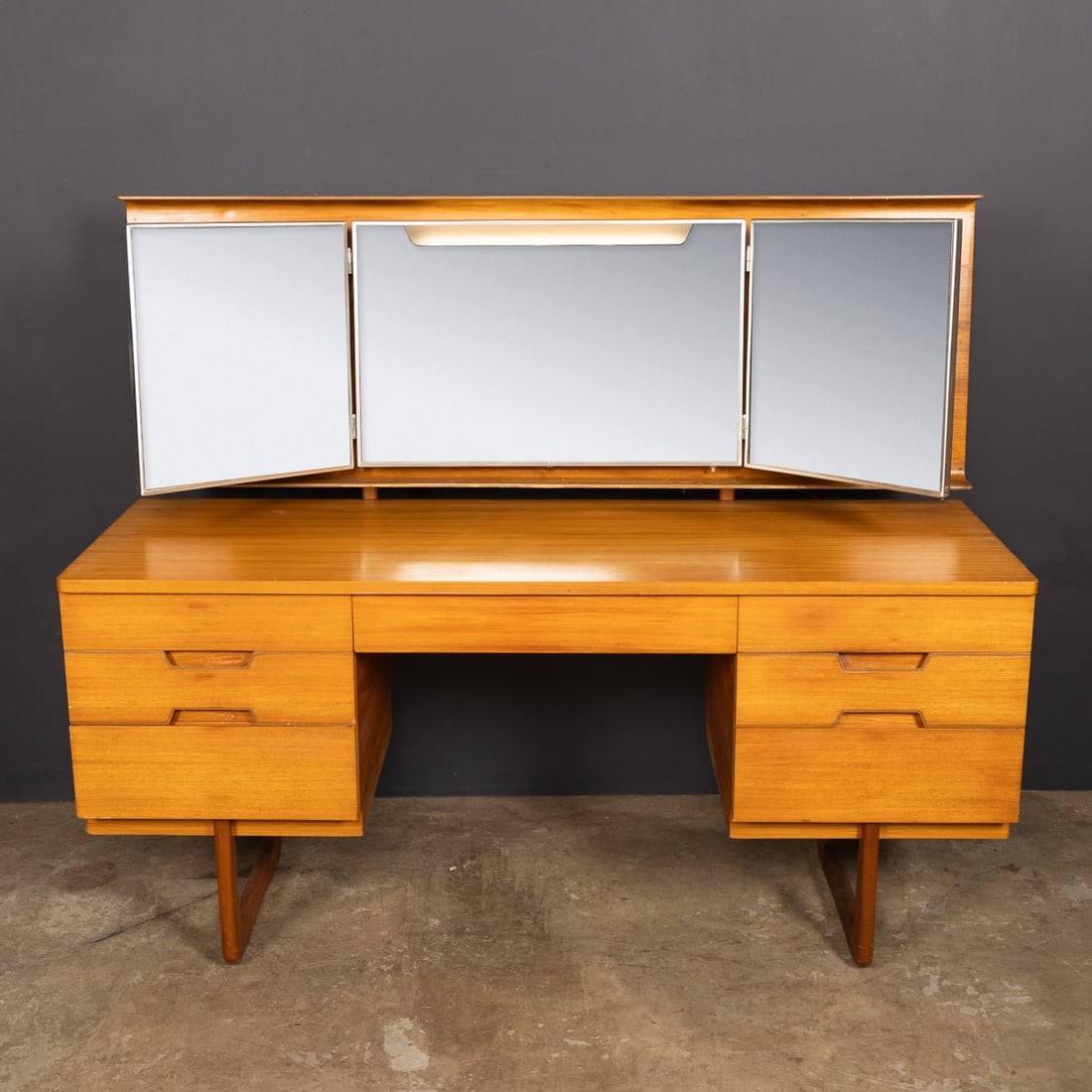 VINTAGE 20thC ENGLISH "Q" DRESSING TABLE BY GUNTHER HOFFSTEAD FOR UNIFLEX c.1960 - 3