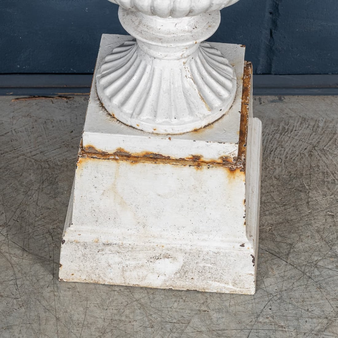 ANTIQUE 20thC EDWARDIAN WHITE CAST IRON GARDEN URN, ENGLAND c.1910 - 10