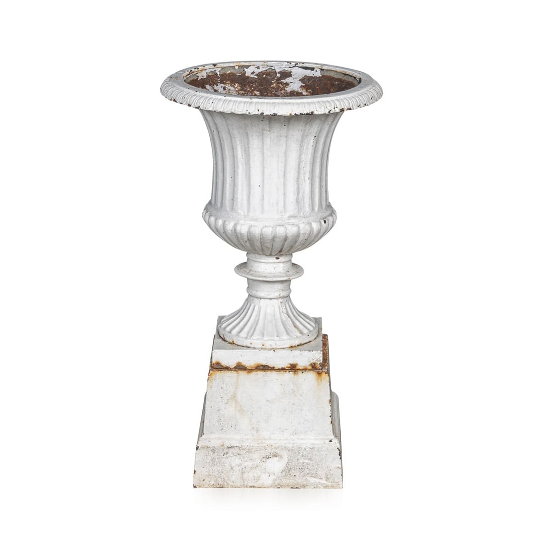 ANTIQUE 20thC EDWARDIAN WHITE CAST IRON GARDEN URN, ENGLAND c.1910: A late Edwardian cast iron garden urn, dating to the early 20th century. This is a beautiful example of classic English craftsmanship. Designed in an elegant neoclassical shape, it features graceful