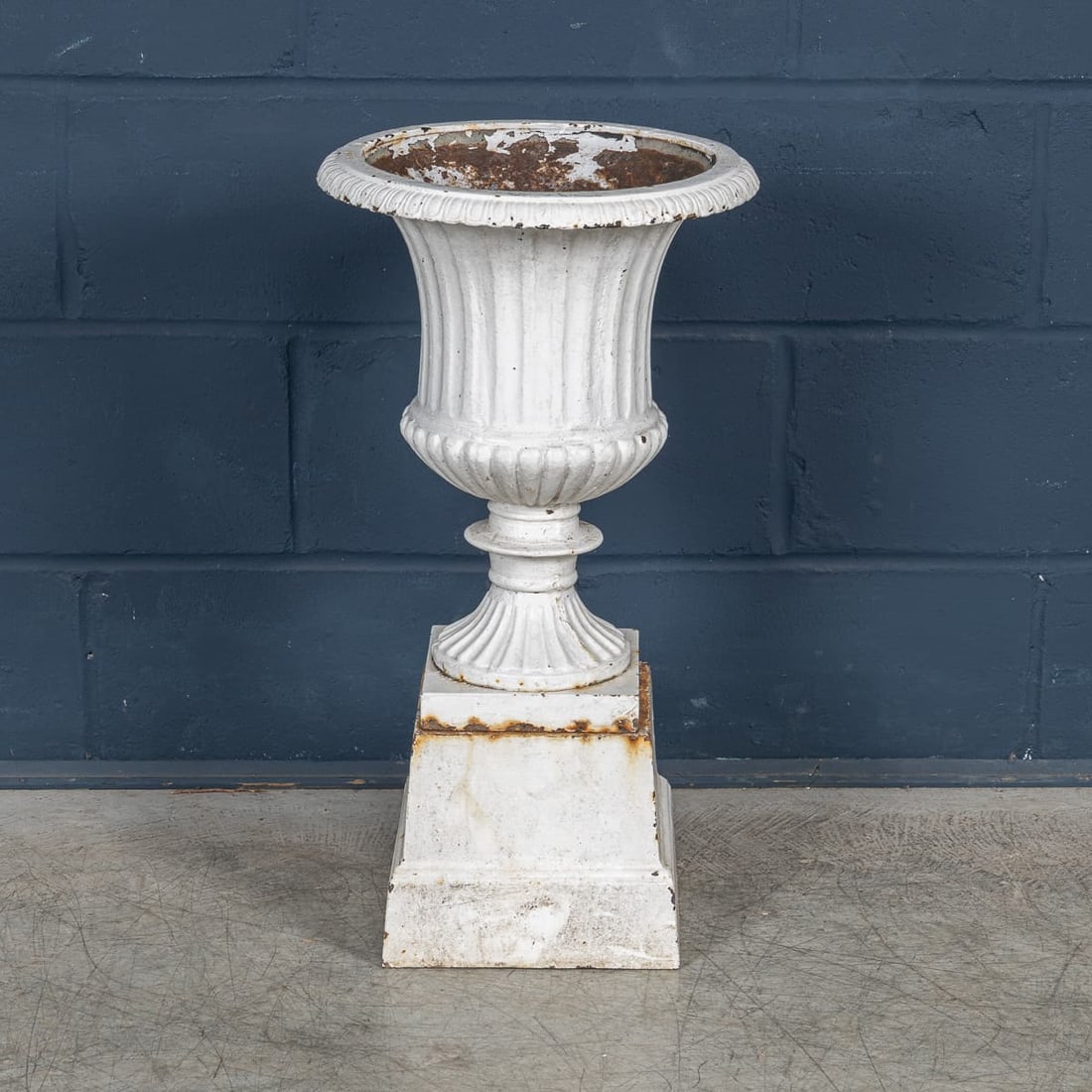 ANTIQUE 20thC EDWARDIAN WHITE CAST IRON GARDEN URN, ENGLAND c.1910 - 2
