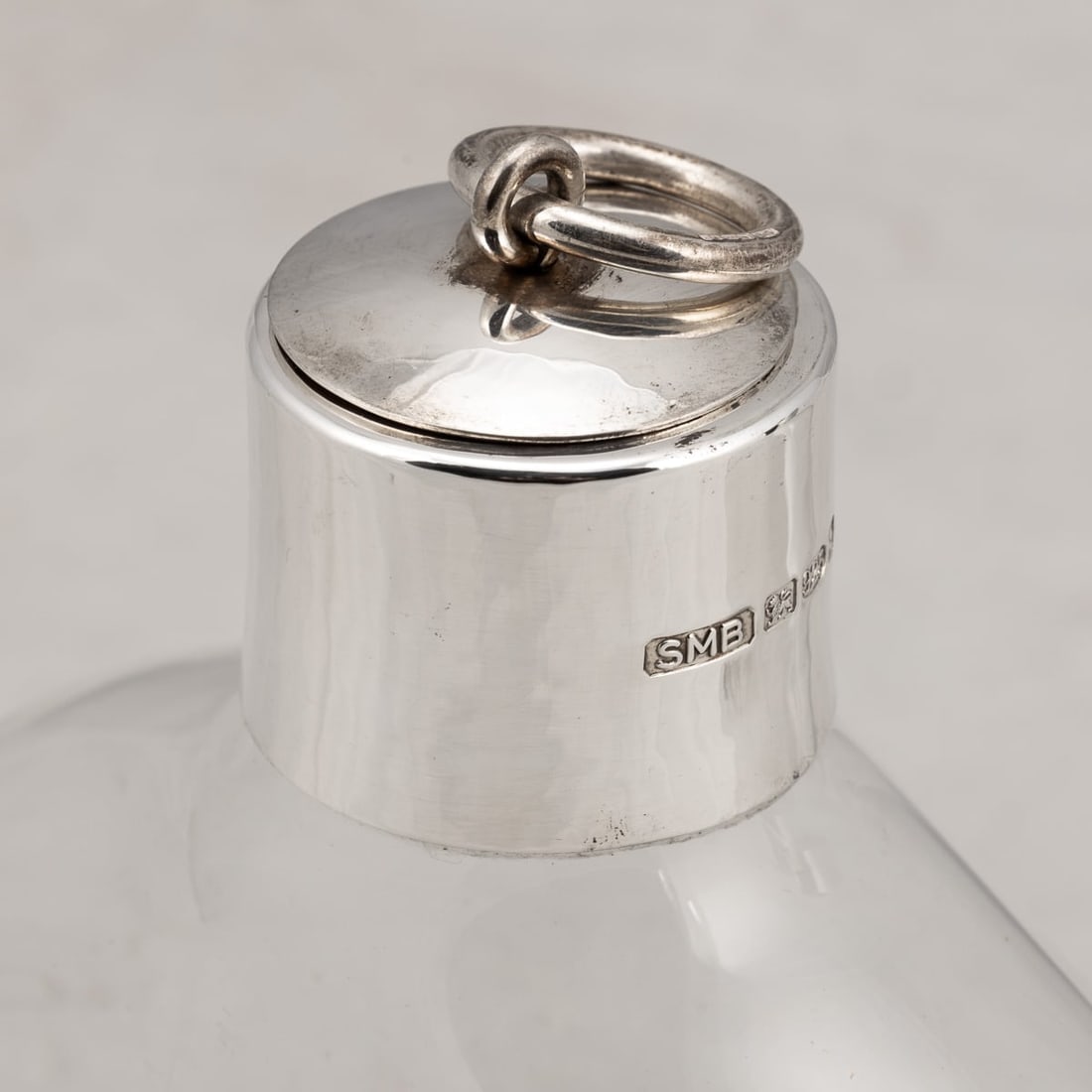 21stC ENGLISH SOLID SILVER MOUNTED GLASS DECANTERS WITH HERALDIC ENGRAVING c.2007 - 5