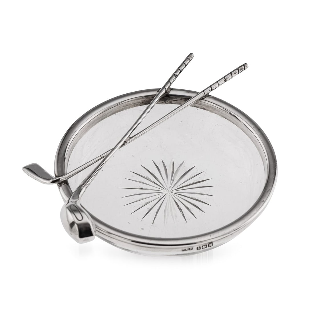 ANTIQUE 20thC ENGLISH SOLID SILVER & CUT GLASS GOLF THEME ASHTRAY c.1911: Antique early-20th Century English solid silver & cut glass mounted ashtray. The plain rim is applied with two golf clubs, which can be used as a cigar rest. The ashtray has a plain glass bowl wit