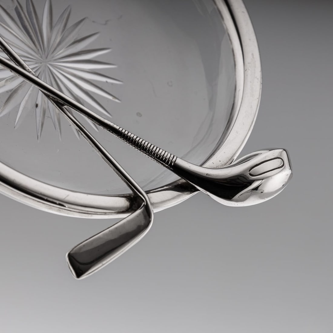 ANTIQUE 20thC ENGLISH SOLID SILVER & CUT GLASS GOLF THEME ASHTRAY c.1911 - 9