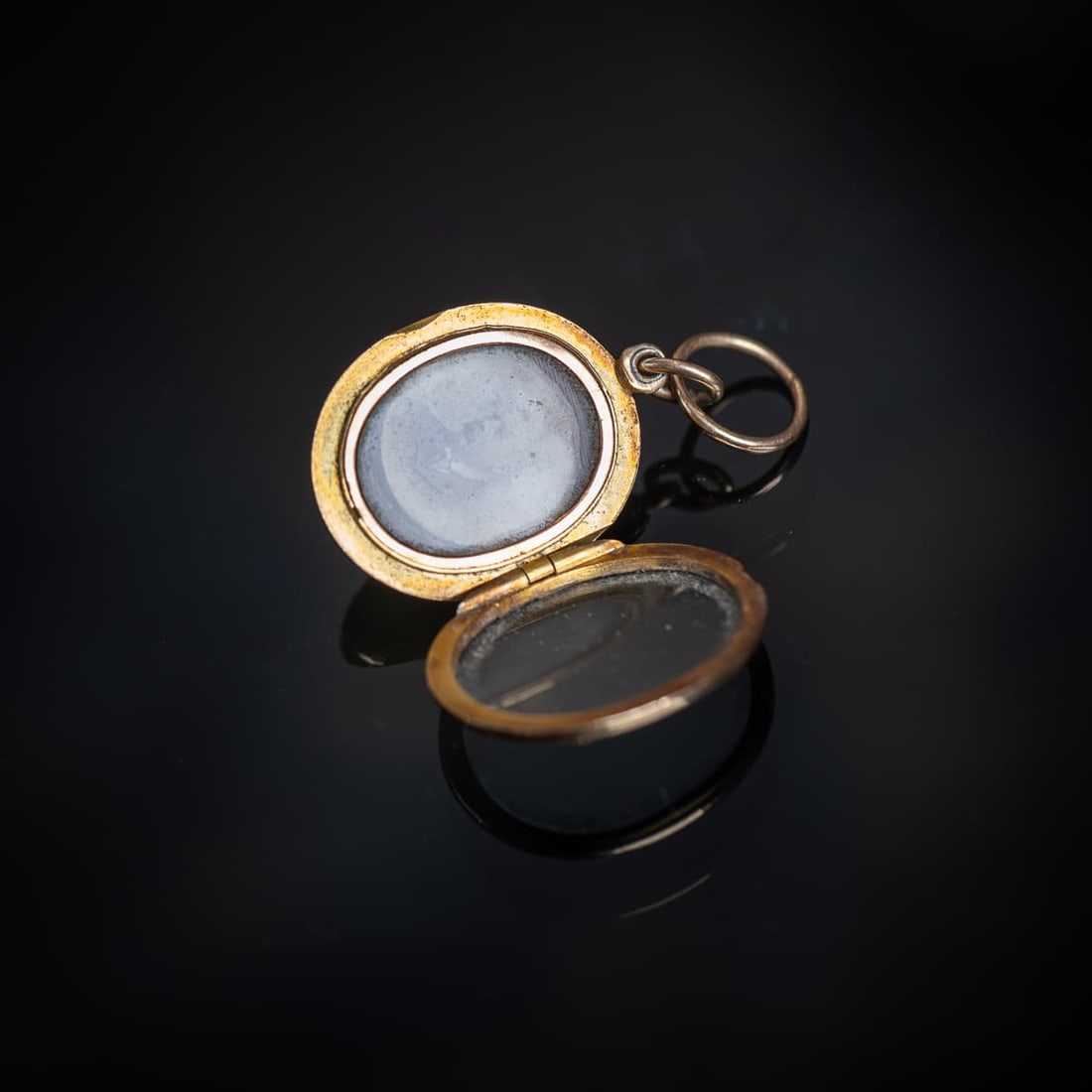 ANTIQUE 19thC VICTORIAN 14K GOLD OVAL PORTRAIT LOCKET - 3