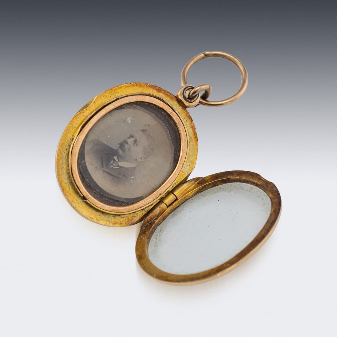 ANTIQUE 19thC VICTORIAN 14K GOLD OVAL PORTRAIT LOCKET - 6