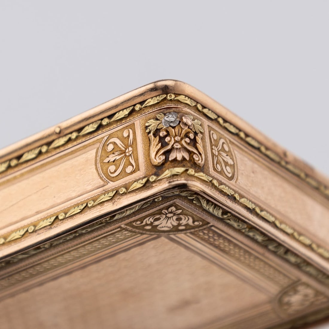 ANTIQUE 19thC GERMAN THREE-COLOUR 18k GOLD & JASPERWARE SNUFF BOX, HANAU c.1820 - 18