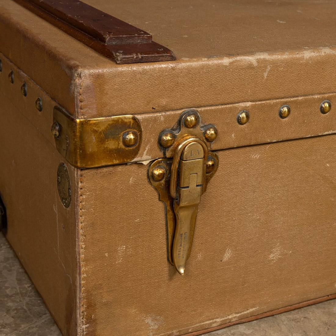 VINTAGE 20thC LOUIS VUITTON CAR TRUNK IN GREY VUITTONITE CANVAS, PARIS c.1930 - 20