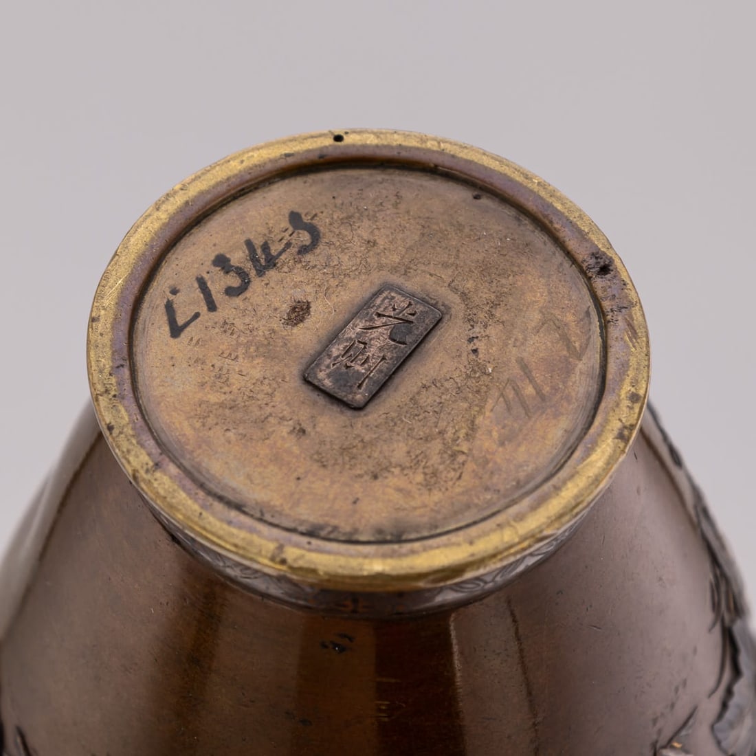 ANTIQUE 19thC JAPANESE MEIJI PERIOD MITSUNORIAN INLAID BRONZE OVOID VASE C.1890 - 19