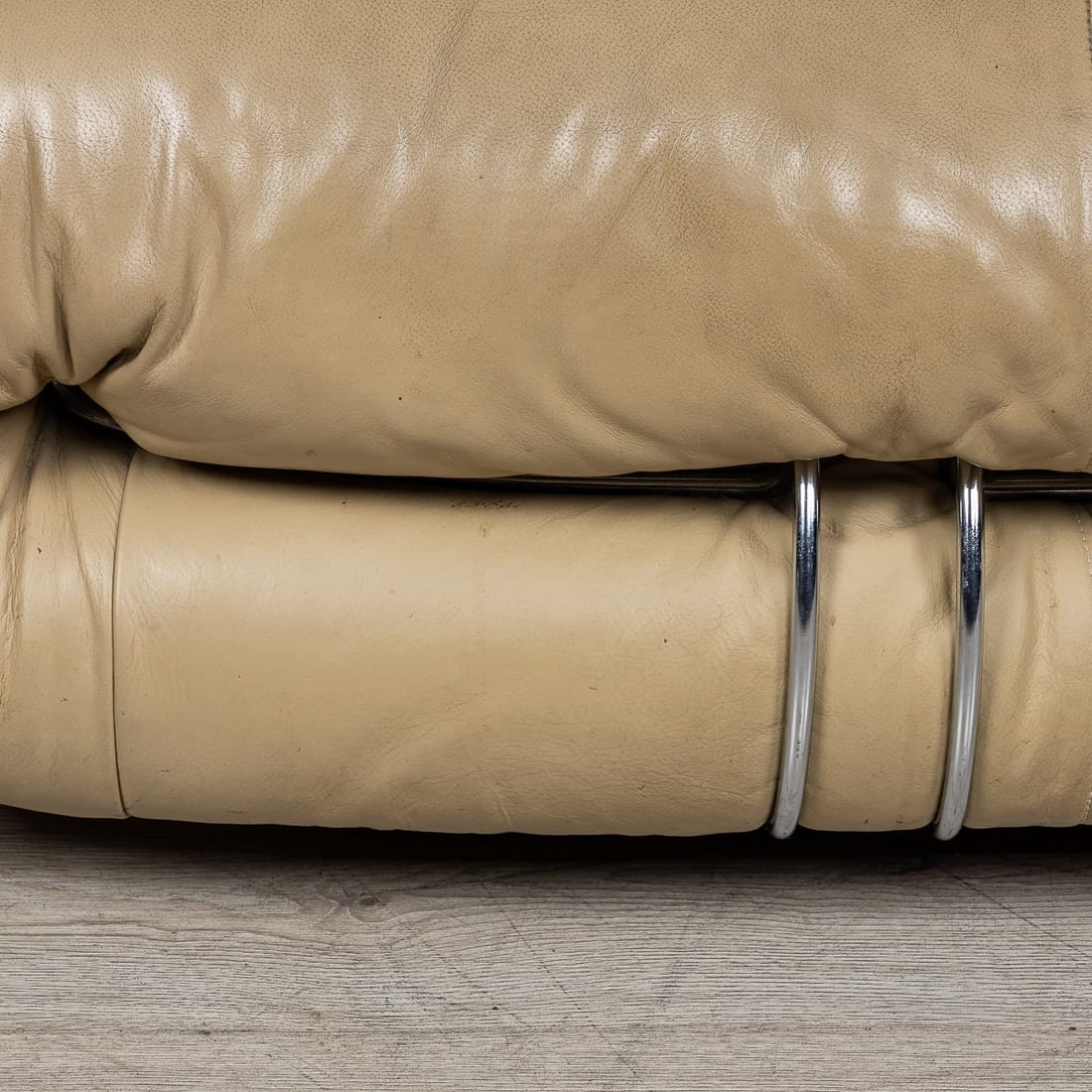 ITALIAN 20thC BEIGE "SORIANA" LEATHER SOFA BY TOBIA SCARPA FOR CASSINA - 12