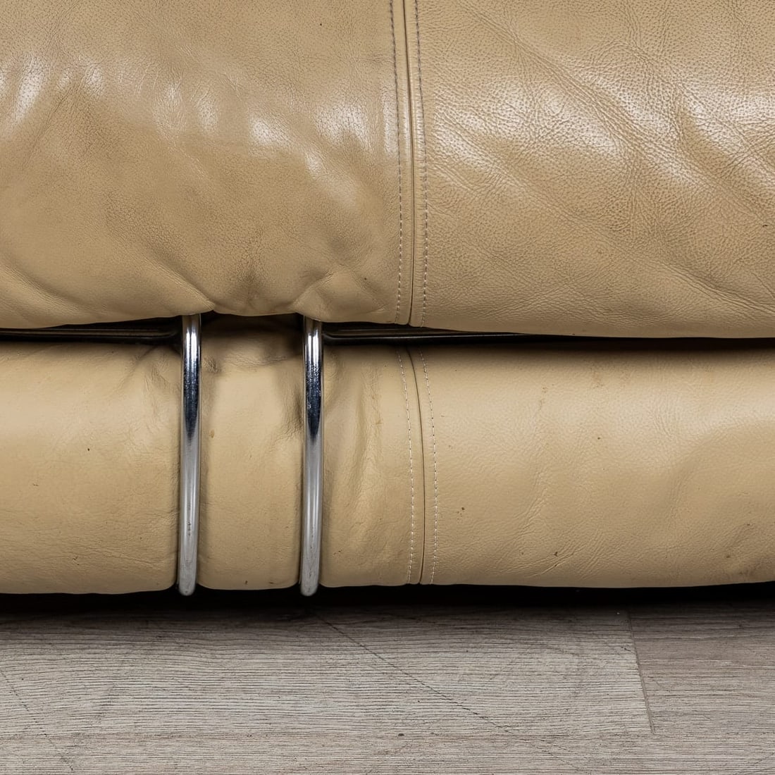 ITALIAN 20thC BEIGE "SORIANA" LEATHER SOFA BY TOBIA SCARPA FOR CASSINA - 13