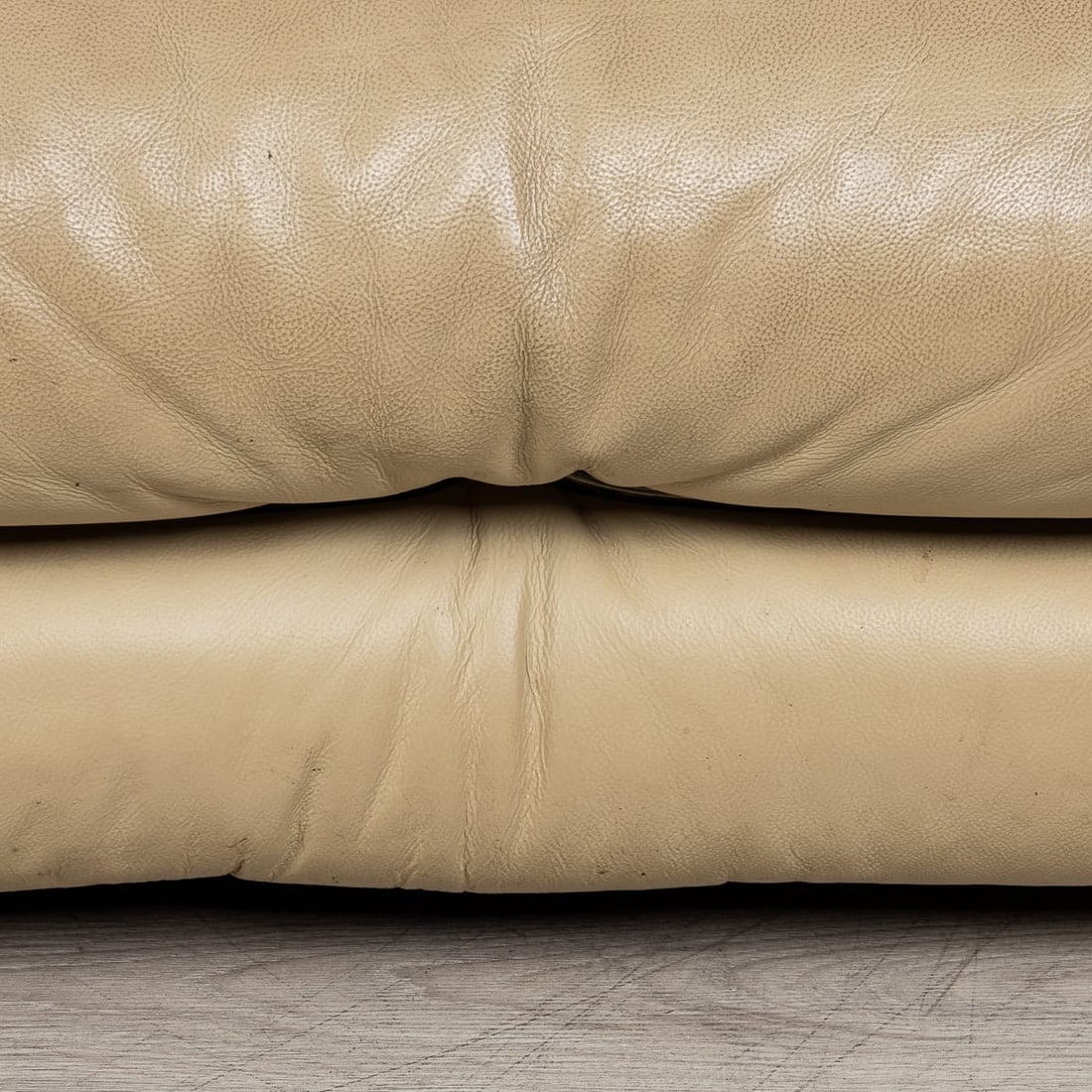 ITALIAN 20thC BEIGE "SORIANA" LEATHER SOFA BY TOBIA SCARPA FOR CASSINA - 14