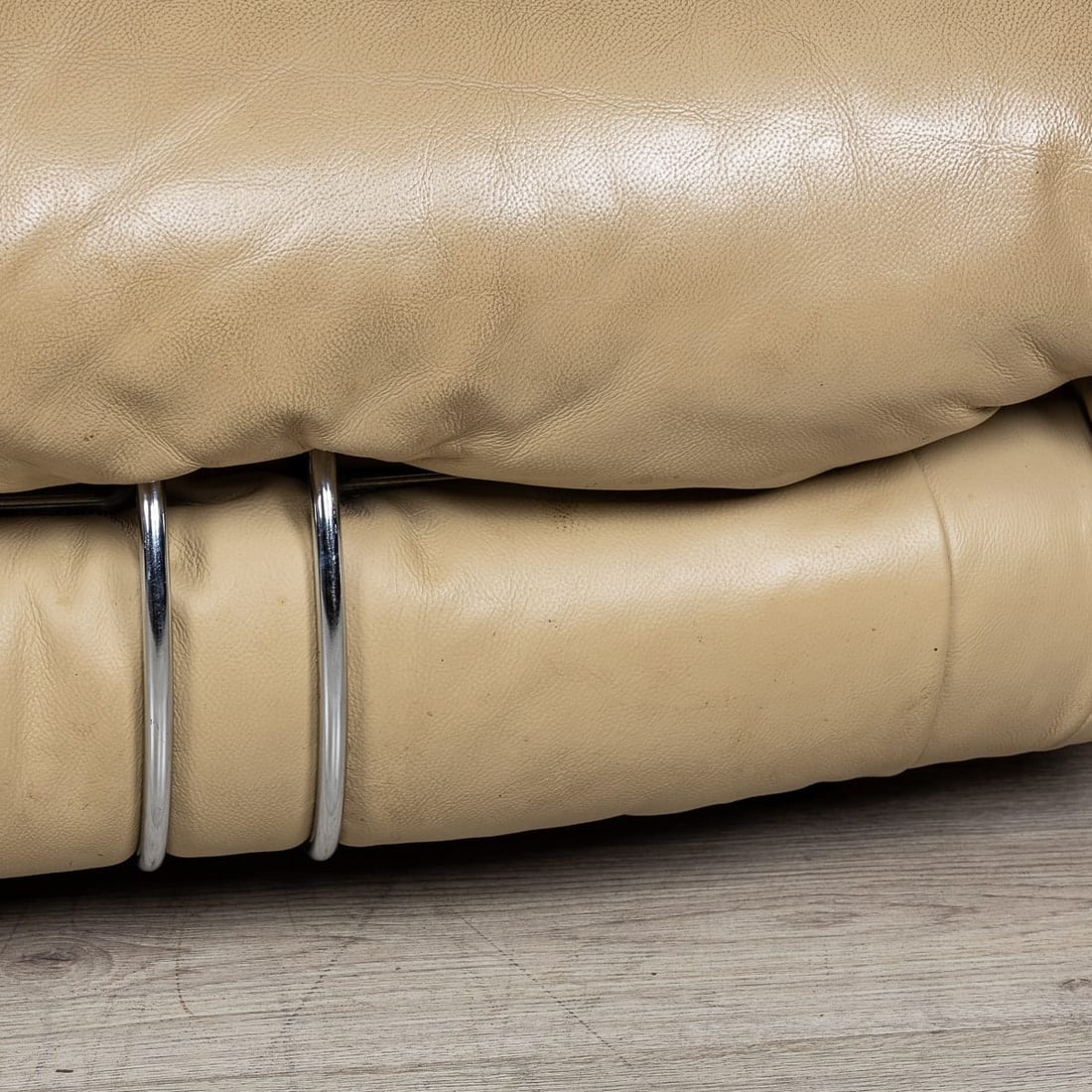 ITALIAN 20thC BEIGE "SORIANA" LEATHER SOFA BY TOBIA SCARPA FOR CASSINA - 16