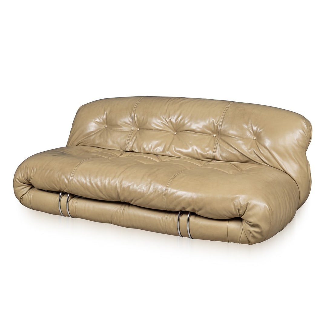 ITALIAN 20thC BEIGE "SORIANA" LEATHER SOFA BY TOBIA SCARPA FOR CASSINA: A beautiful “Soriana“ leather sofa by Tobia Scarpa for Cassina, made in Italy around the latter part of the 20th century. Finished in a very rare cognac colour leather, it is lovely way