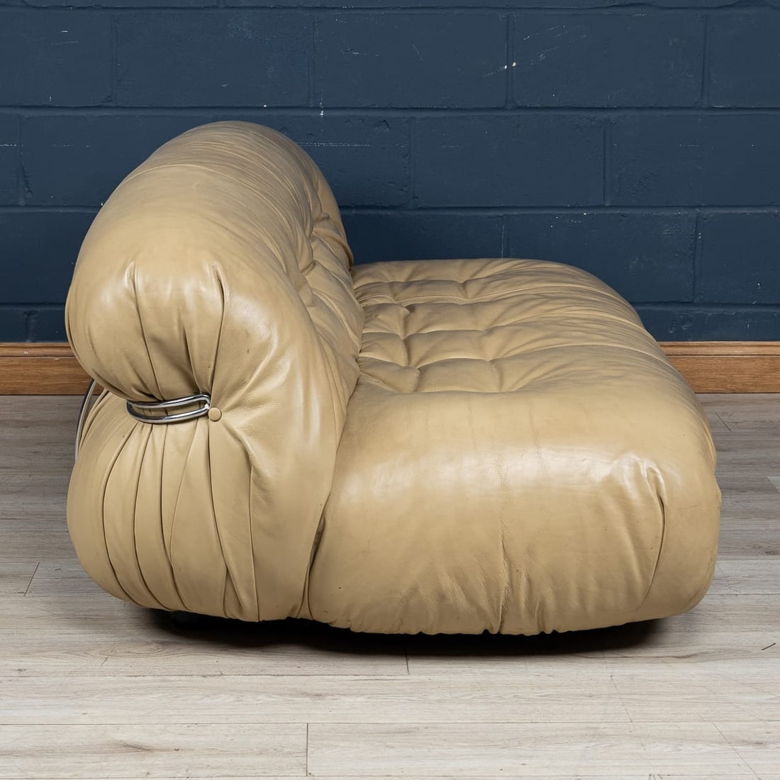 ITALIAN 20thC BEIGE "SORIANA" LEATHER SOFA BY TOBIA SCARPA FOR CASSINA - 7