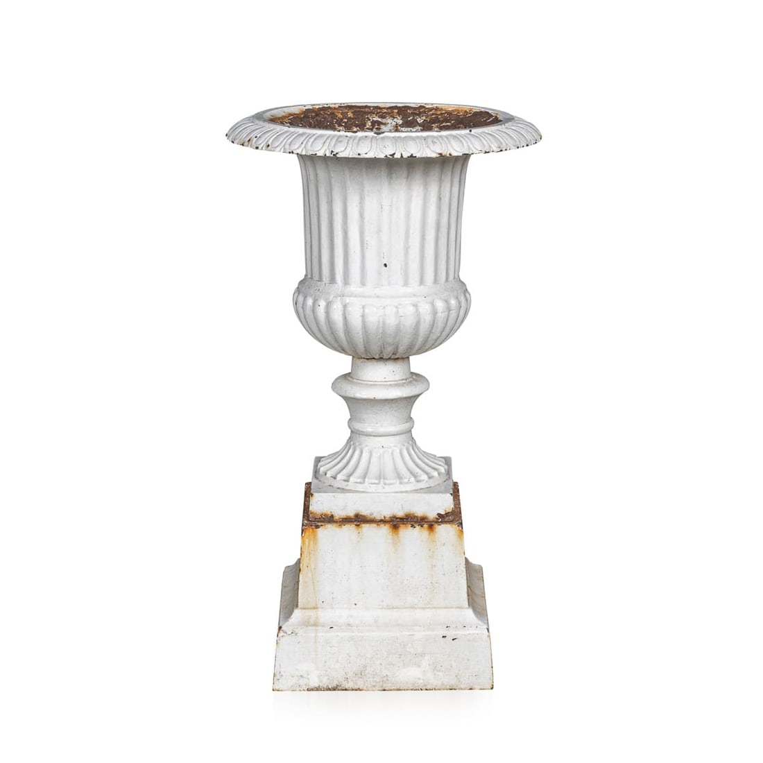 ANTIQUE 20thC EDWARDIAN WHITE CAST IRON GARDEN URN, ENGLAND c.1910: A late Edwardian cast iron garden urn, dating to the early 20th century. This is a beautiful example of classic English craftsmanship. Designed in an elegant neoclassical shape, it features graceful