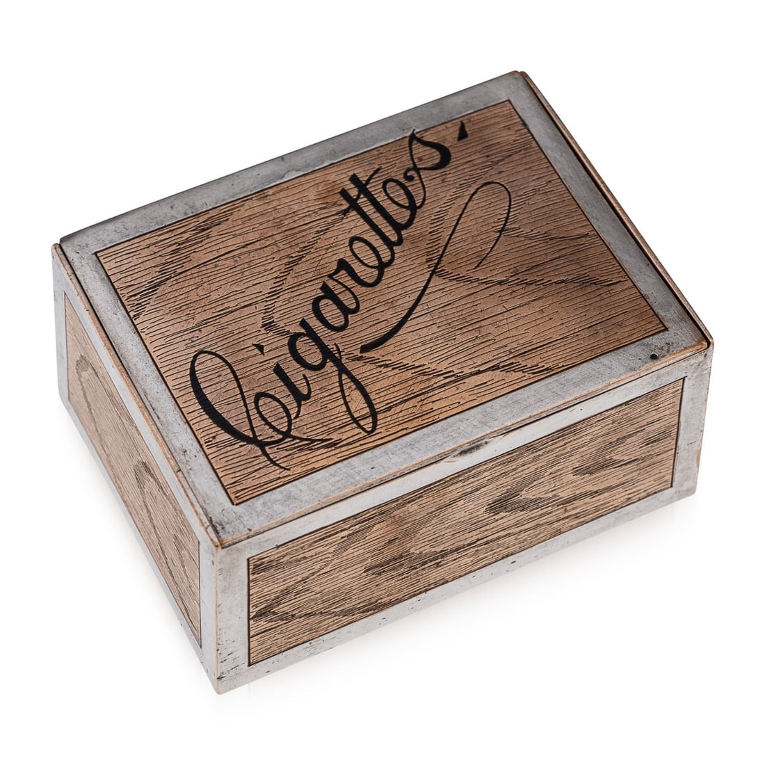 20thC AMERICAN SILVER PLATED TROMPE I'OEIL CIGARETTE BOX, TIFFANY & CO c.1910: Antique 20th Century American made Tiffany & Co Trompe l'oeil cigarette box, with wood grain detailing on all sides and a two-tone brass and silver plated finish. The word 'cigarettes' is
