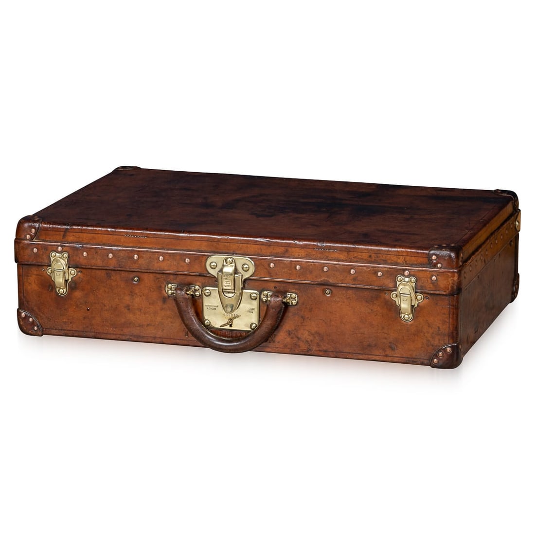 ANTIQUE 20thC LOUIS VUITTON SUITCASE IN NATURAL COW HIDE, FRANCE c.1910: A highly unusual and exceptionally rare Louis Vuitton suitcase, originating from the early years of the 20th century, distinguishes itself not with the globally renowned monogram canvas but with a