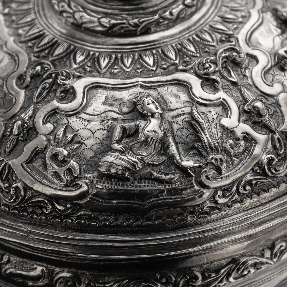 ANTIQUE 19thC BURMESE SOLID SILVER BETEL BOX ON STAND, RANGOON c.1890 - 15