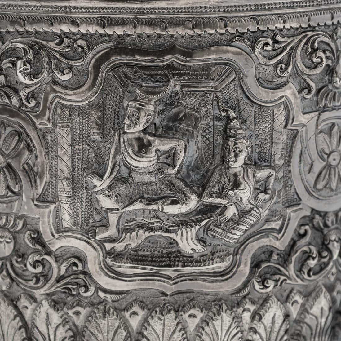 ANTIQUE 19thC BURMESE SOLID SILVER BETEL BOX ON STAND, RANGOON c.1890 - 19