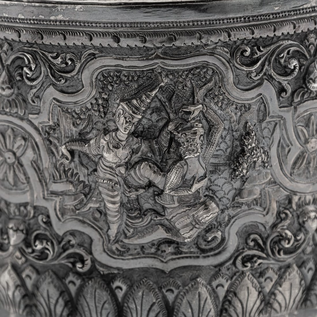 ANTIQUE 19thC BURMESE SOLID SILVER BETEL BOX ON STAND, RANGOON c.1890 - 20