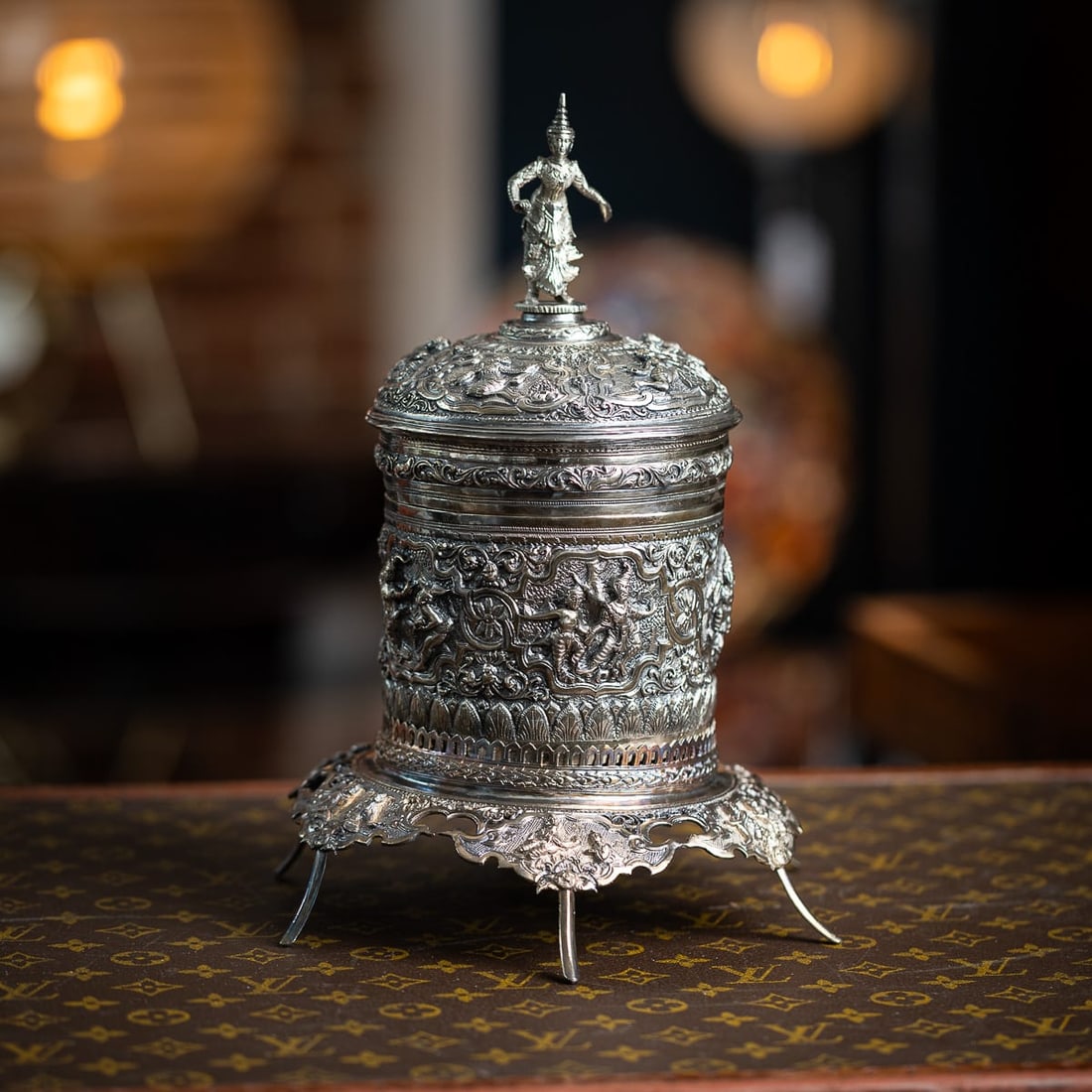 ANTIQUE 19thC BURMESE SOLID SILVER BETEL BOX ON STAND, RANGOON c.1890 - 2