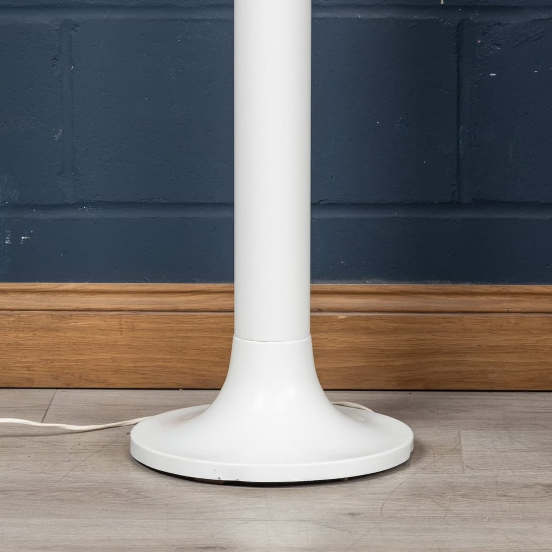 A 20th CENTURY ITALIAN "SPACE AGE" FLOOR LAMP WITH HAND BLOWN VENETIAN GLASS - 16
