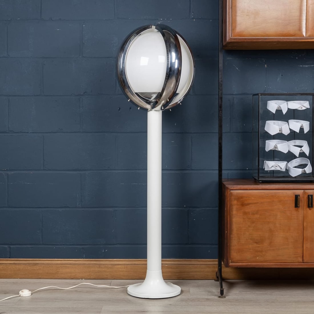 A 20th CENTURY ITALIAN "SPACE AGE" FLOOR LAMP WITH HAND BLOWN VENETIAN GLASS - 2