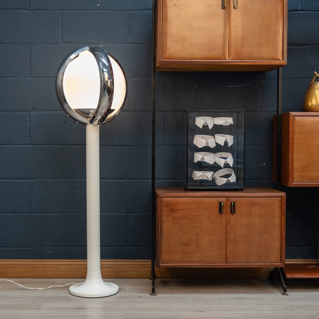 A 20th CENTURY ITALIAN "SPACE AGE" FLOOR LAMP WITH HAND BLOWN VENETIAN GLASS - 3