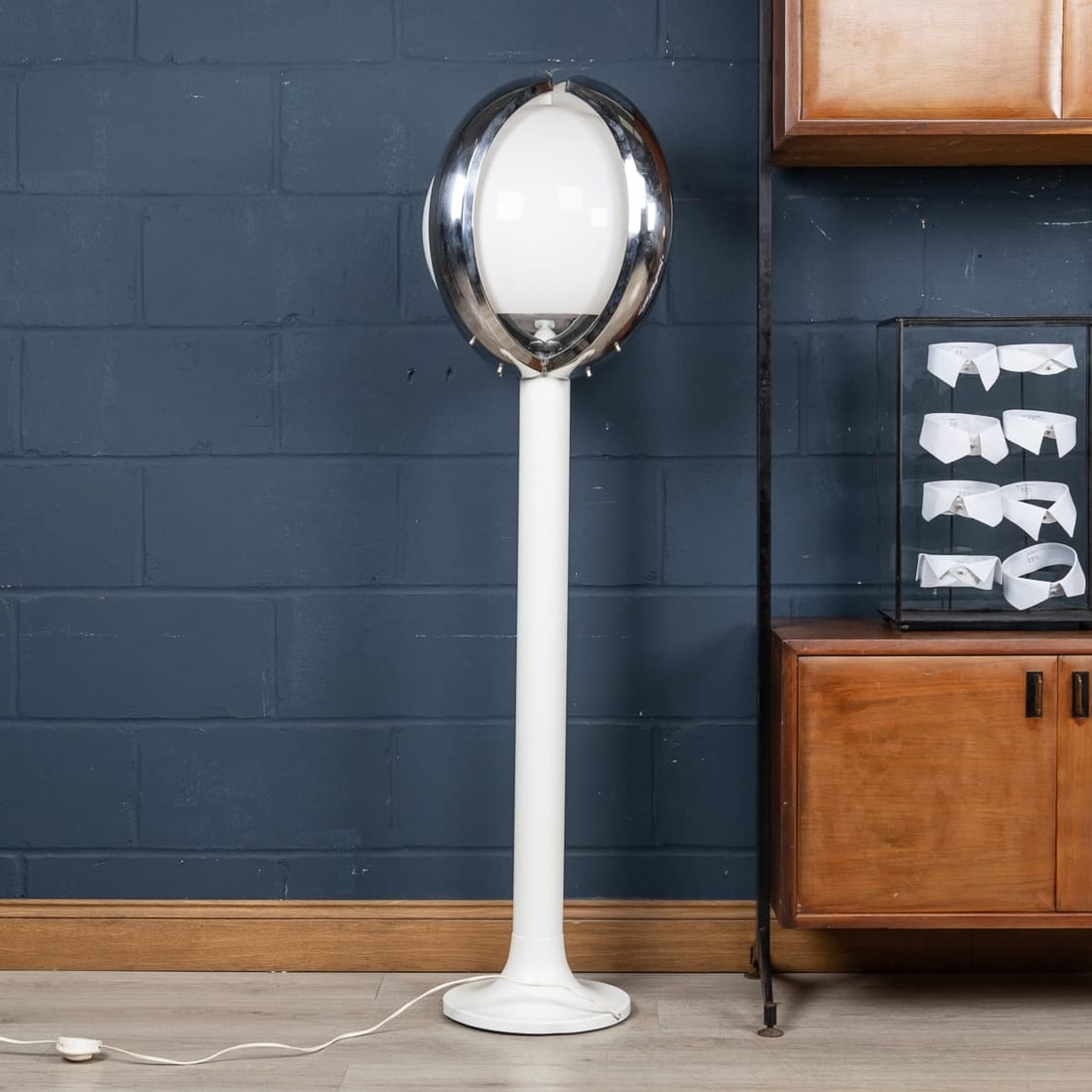 A 20th CENTURY ITALIAN "SPACE AGE" FLOOR LAMP WITH HAND BLOWN VENETIAN GLASS - 5